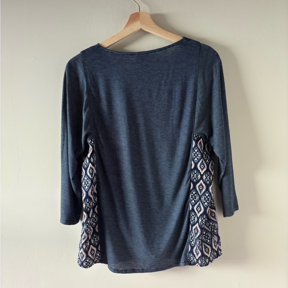 One September - Geometric Patterned V-Neck Top - Picture 5 of 8